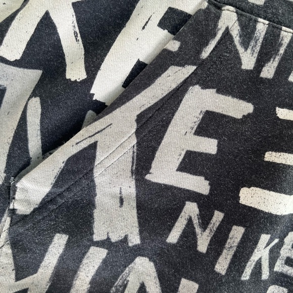 Nike Hoodie Oreo🖤🤍 Size (M) - Picture 3 of 5